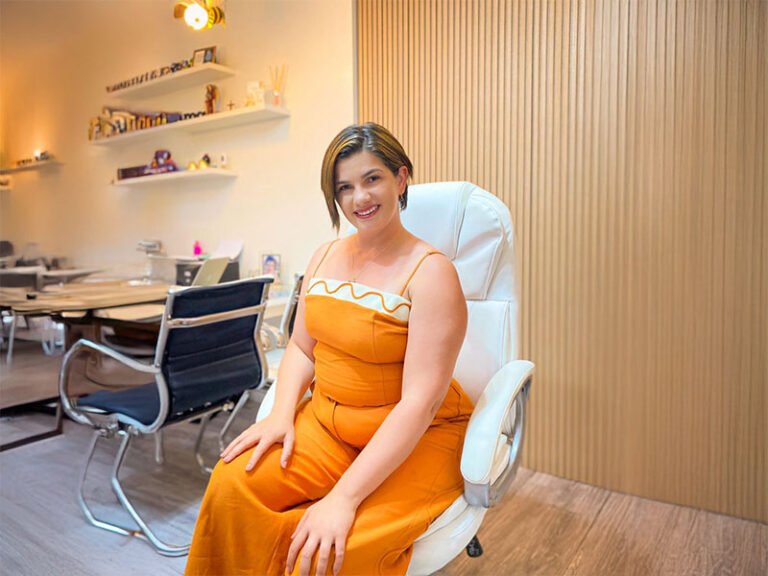 Médica pediatra em Itabaiana – Dra. Rafaela Acácio em atendimento pediátrico